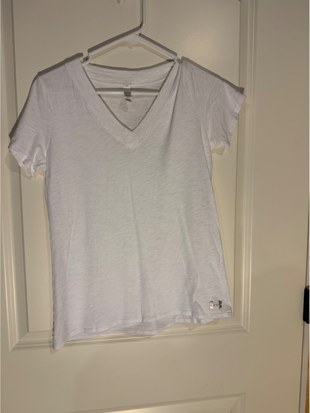 Under Armour Women's White Semi-Fitted V-Neck T-Shirt Size Small